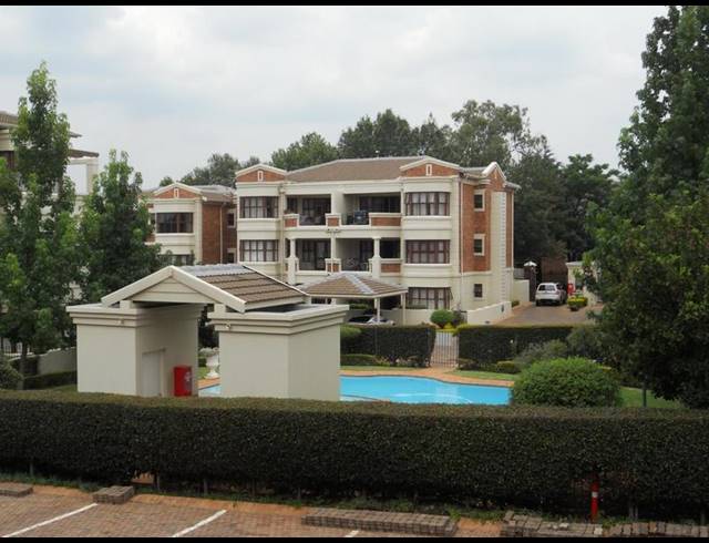 2 BEDROOM APARTMENT FOR SALE IN BRYANSTON